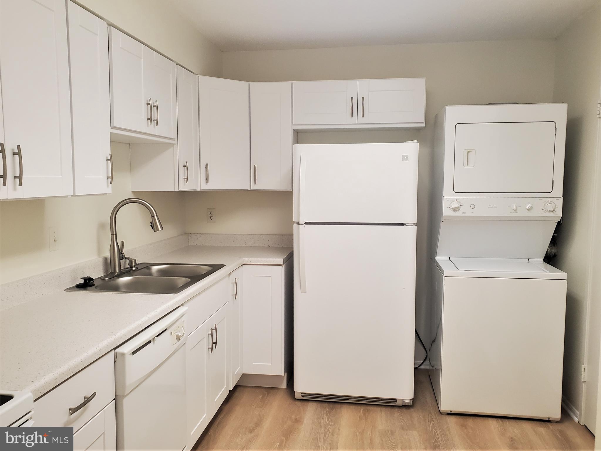 15100 Interlachen Drive, Unit 4516 Silver Spring, MD 20906 - Photo 2 of 28 Expansive Counter Space