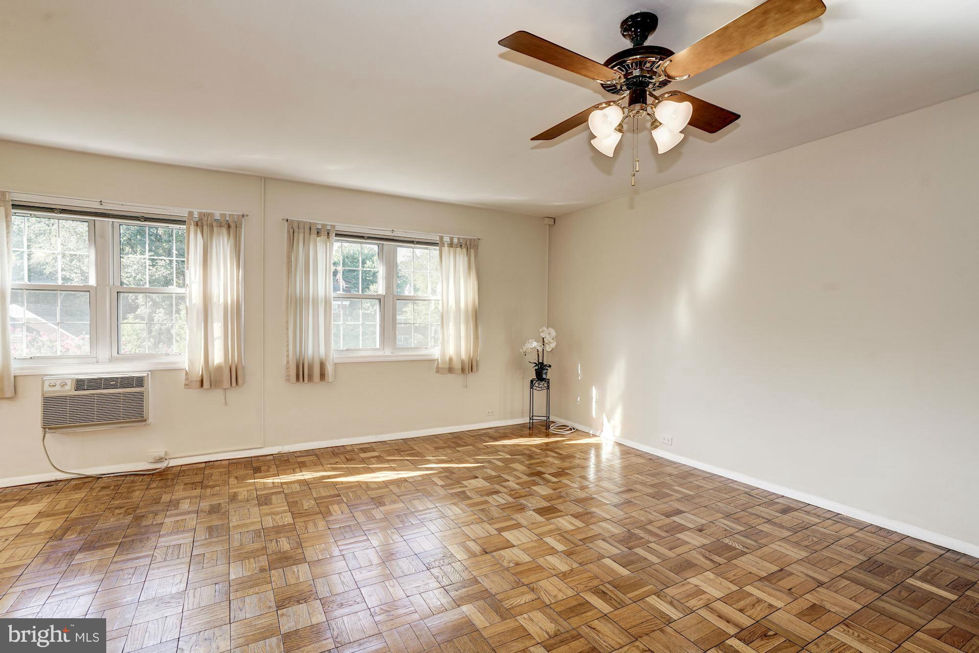 1756 Preston Road Alexandria, VA 22302 - Photo 3 of 15 Living Room