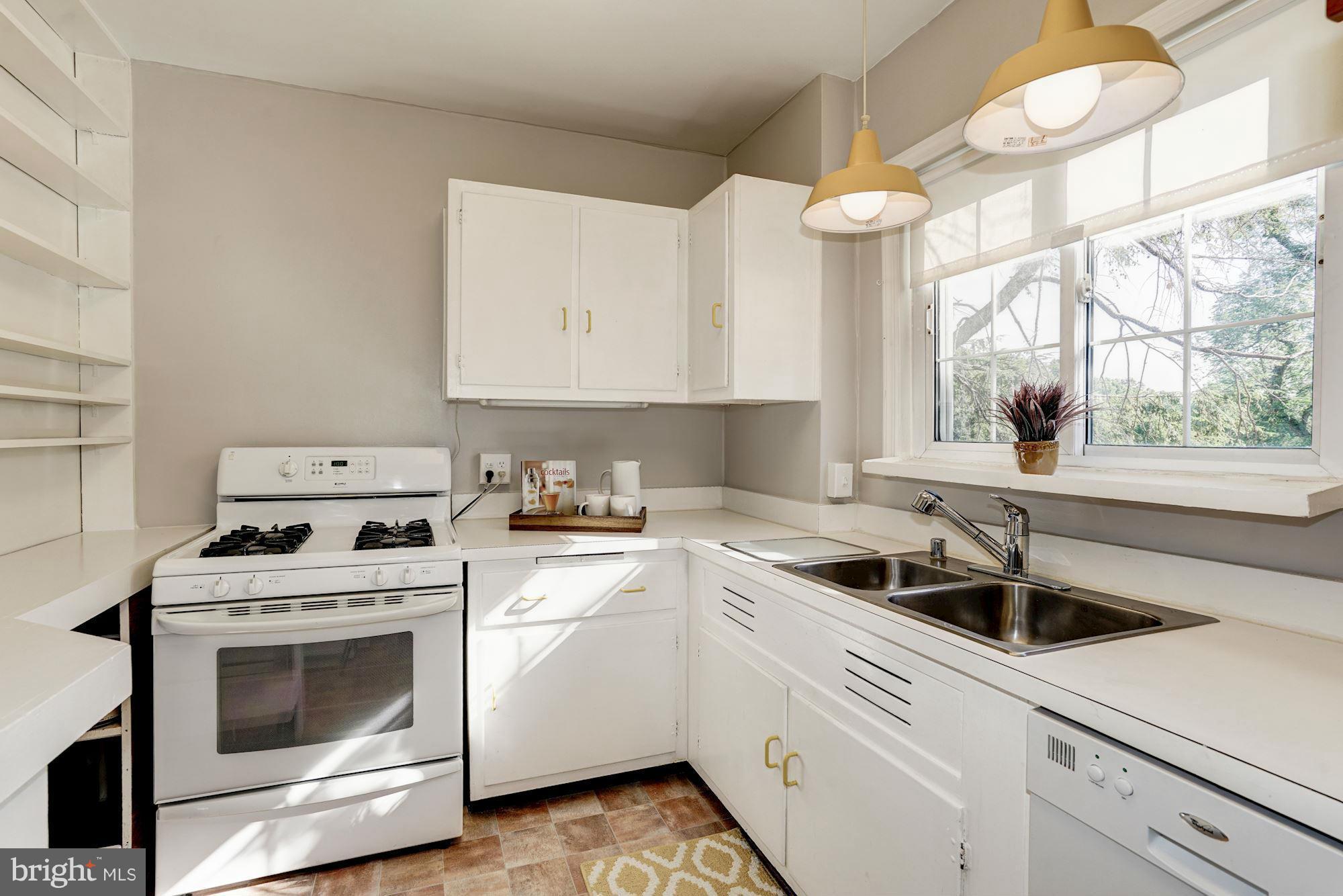 1756 Preston Road Alexandria, VA 22302 - Photo 5 of 15 Kitchen