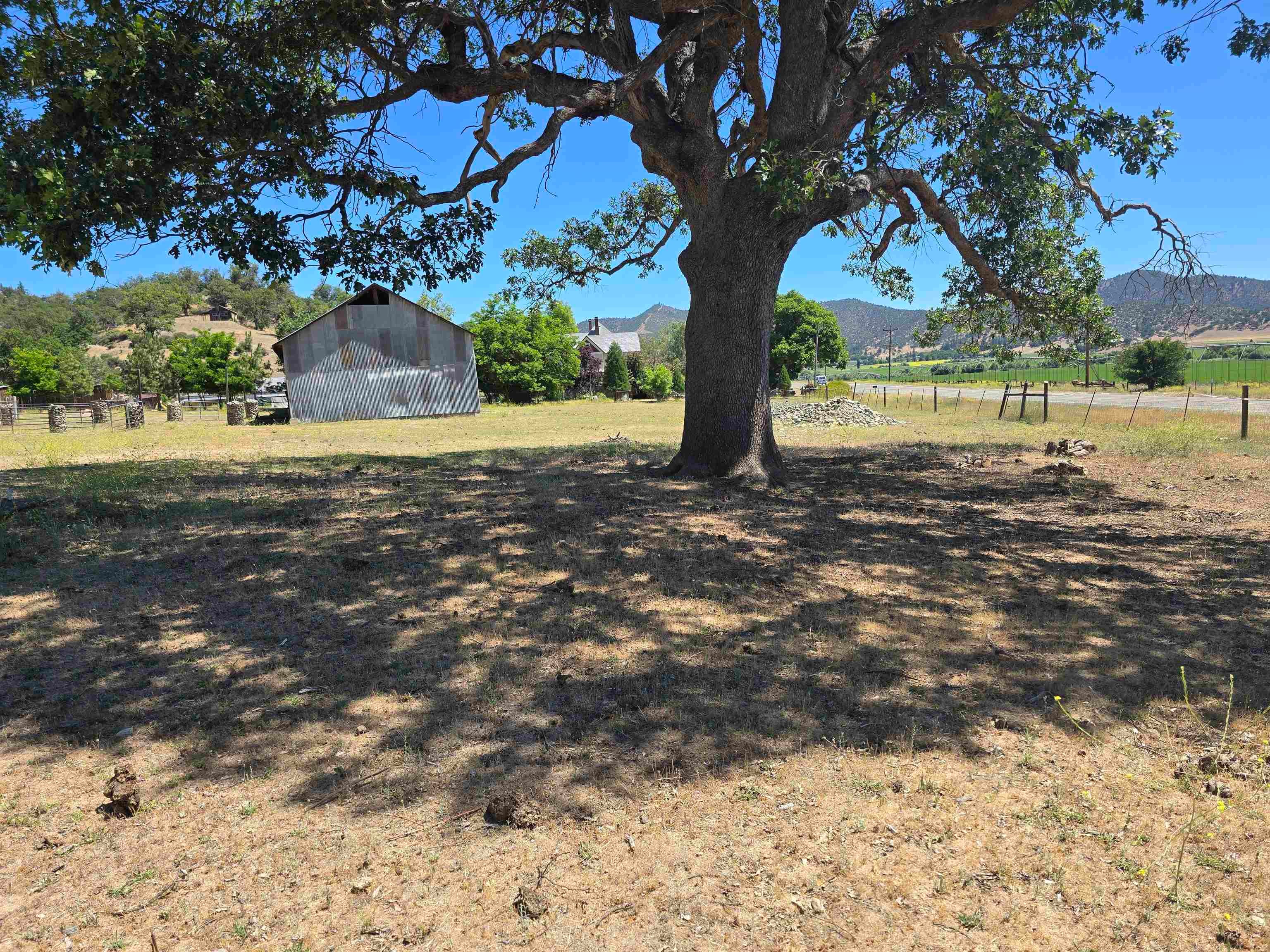 124 Chaparral Road Fort Jones, CA 96032 - Photo 5 of 21 Gallery Image 5