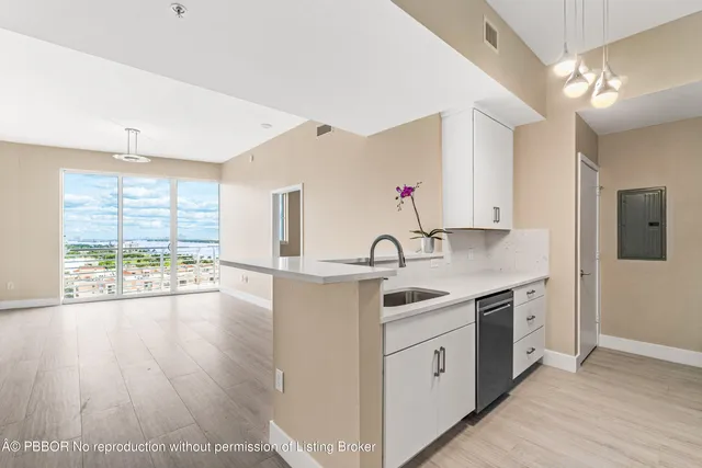 $4,500 | 1551 North Flagler Drive, Unit PH 3, West Palm Beach, FL 33401