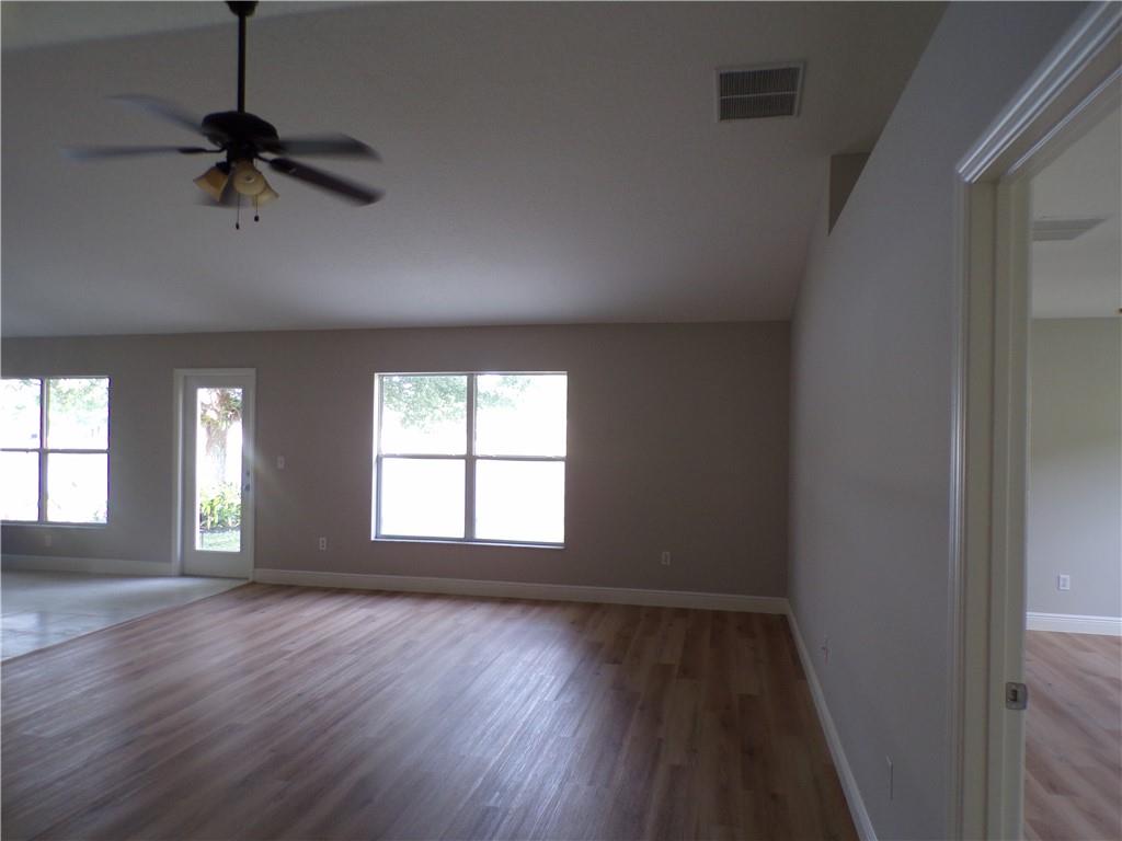 129 Drake Way Sebastian, FL 32958 - Photo 8 of 20 Gallery Image 8