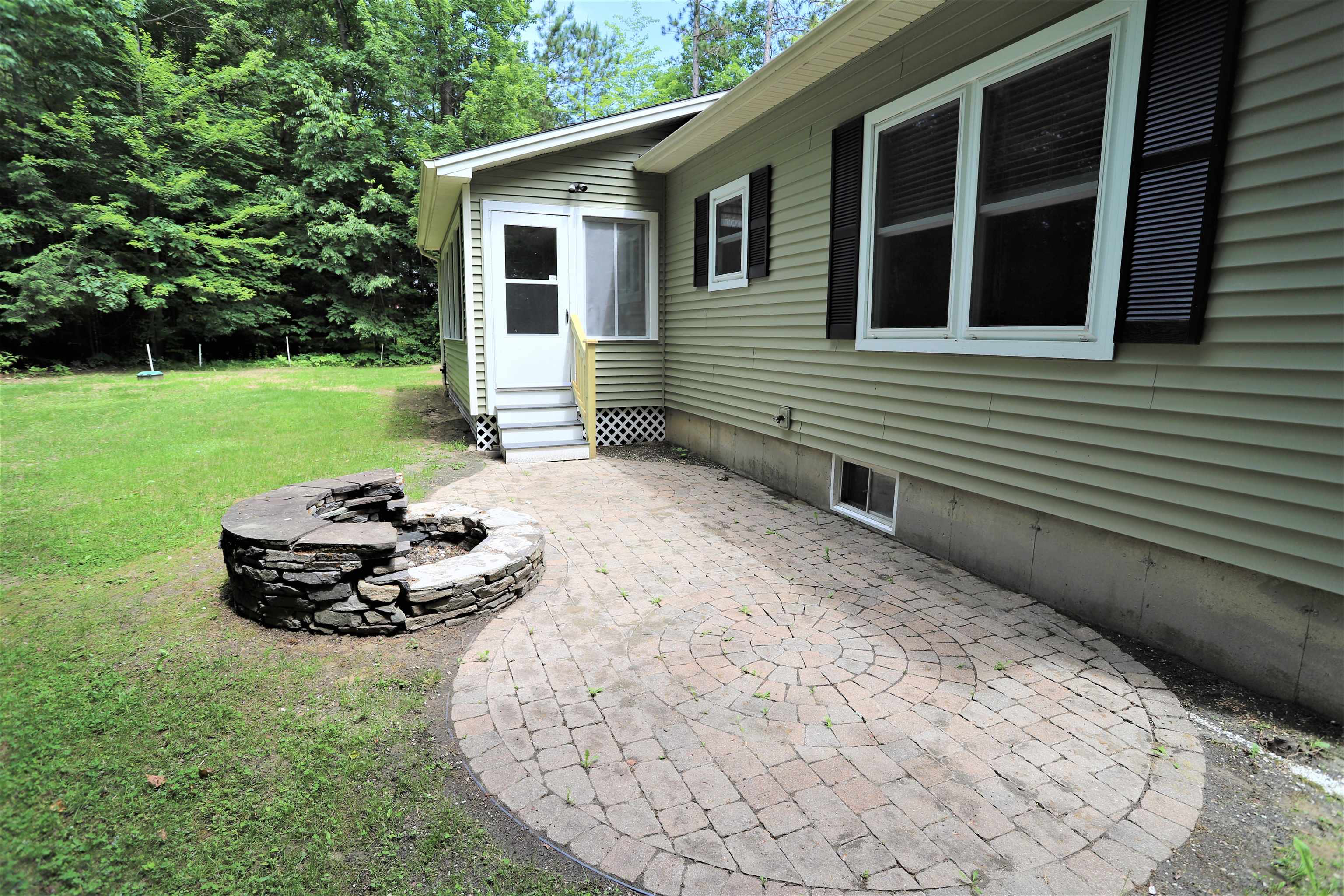 9 Clover Lane Newport, VT 05855 - Photo 4 of 34