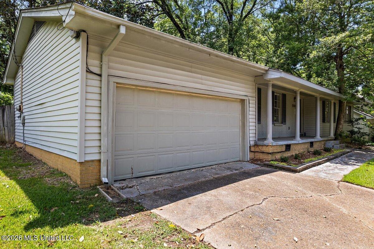 1633 Winchester Street Jackson, MS 39211 - Photo 3 of 27 03-DJI_0317