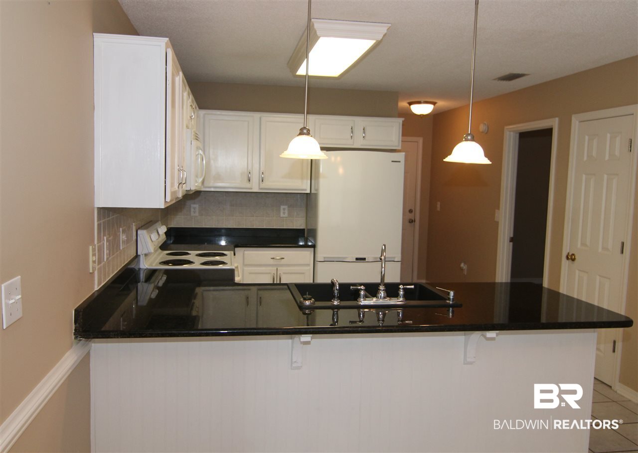 212 Sagebrush Loop Fairhope, AL 36532 - Photo 6 of 19 Kitchen