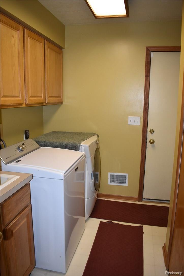 5541 Wasson Road Pinckney, MI 48169 - Photo 14 of 22 14. Laundry Room