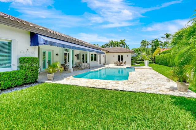 a view of a house with a backyard