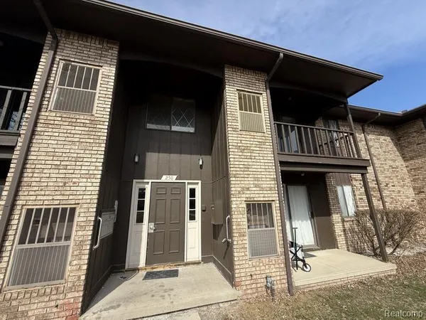 $995 | 250 East Thirteen Mile Road, Unit 11, Madison Heights, MI 48071