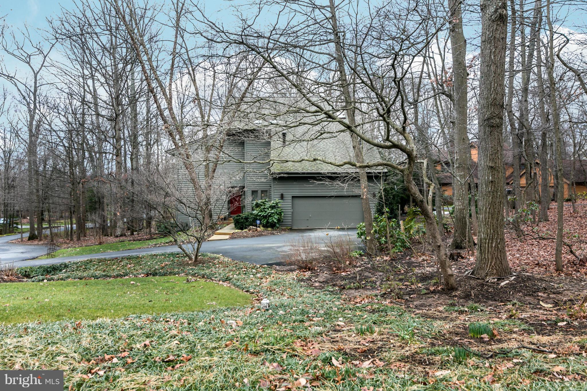 11915 State Rte 4707 Reston, VA 20191 - Photo 2 of 30 a backyard of a house with lots of green space