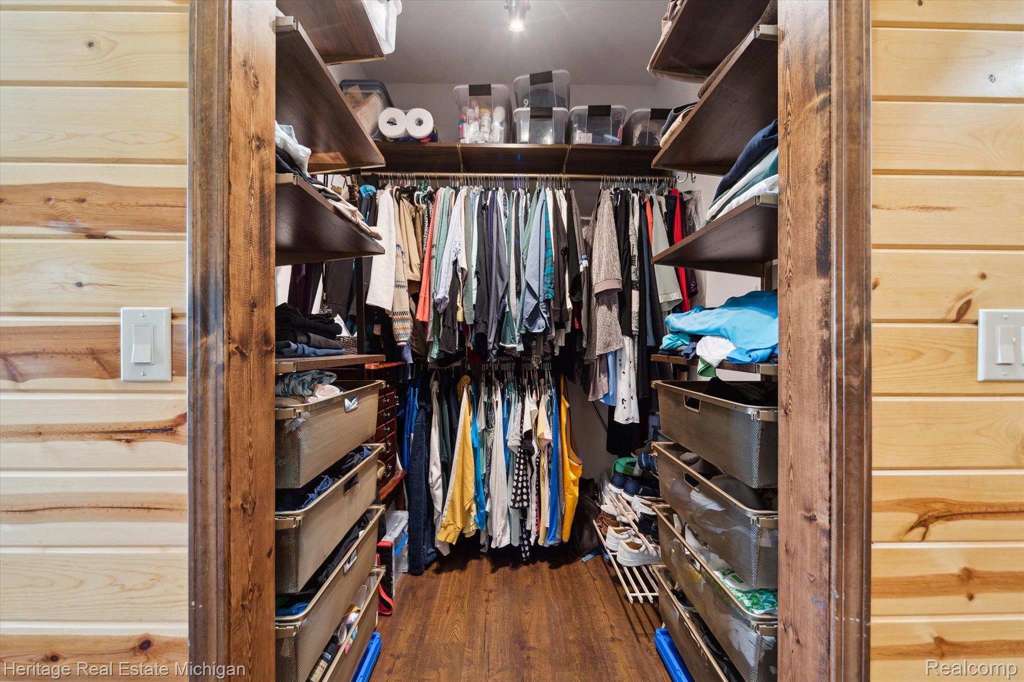10540 Cole Road Byron, MI 48418 - Photo 31 of 76 Walkin Closet