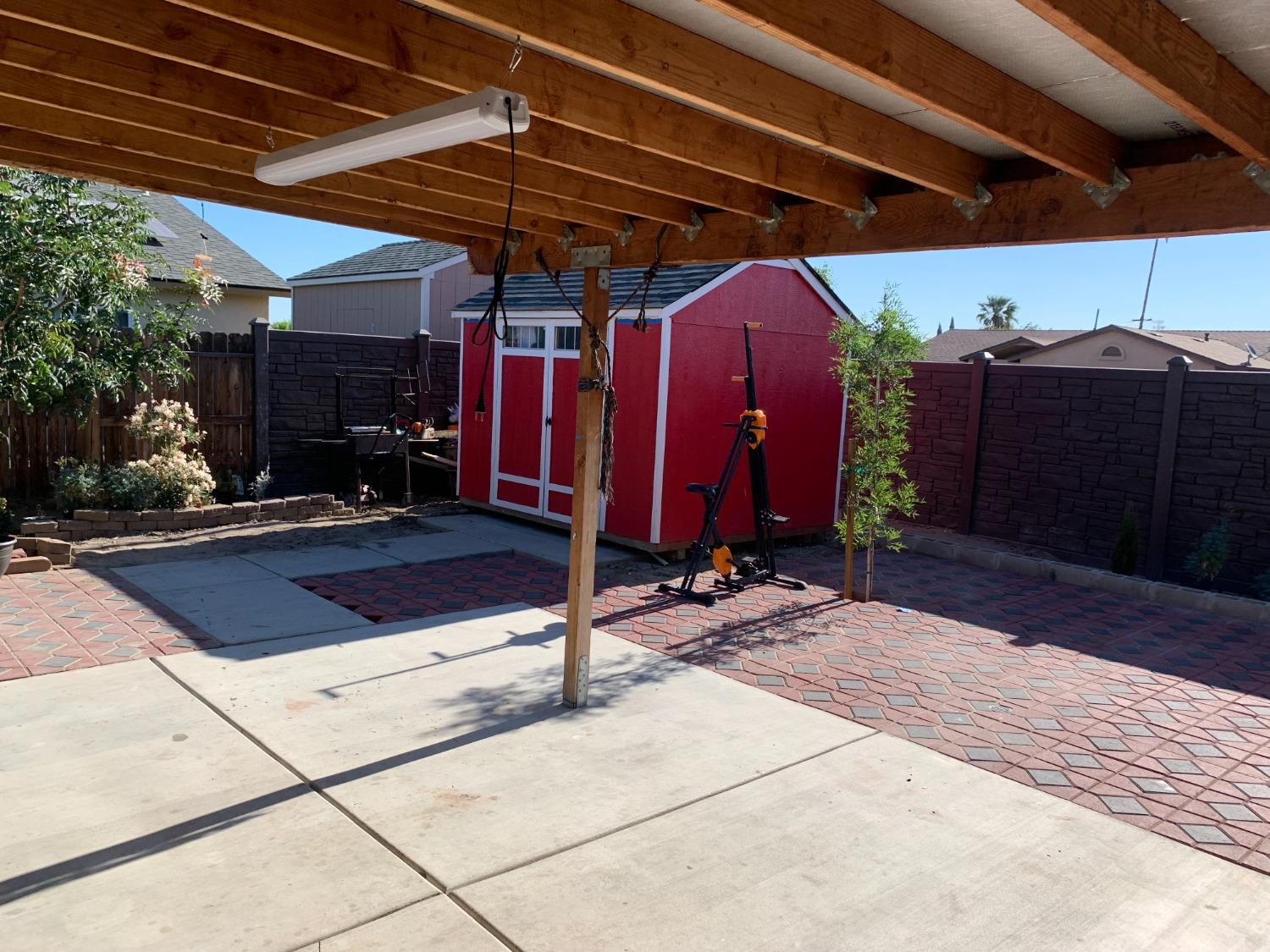 348 Silva Street Mendota, CA 93640 - Photo 13 of 24 a view of under an umbrella