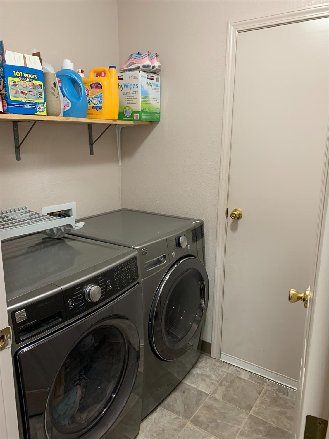 348 Silva Street Mendota, CA 93640 - Photo 14 of 24 a utility room with dryer and washer