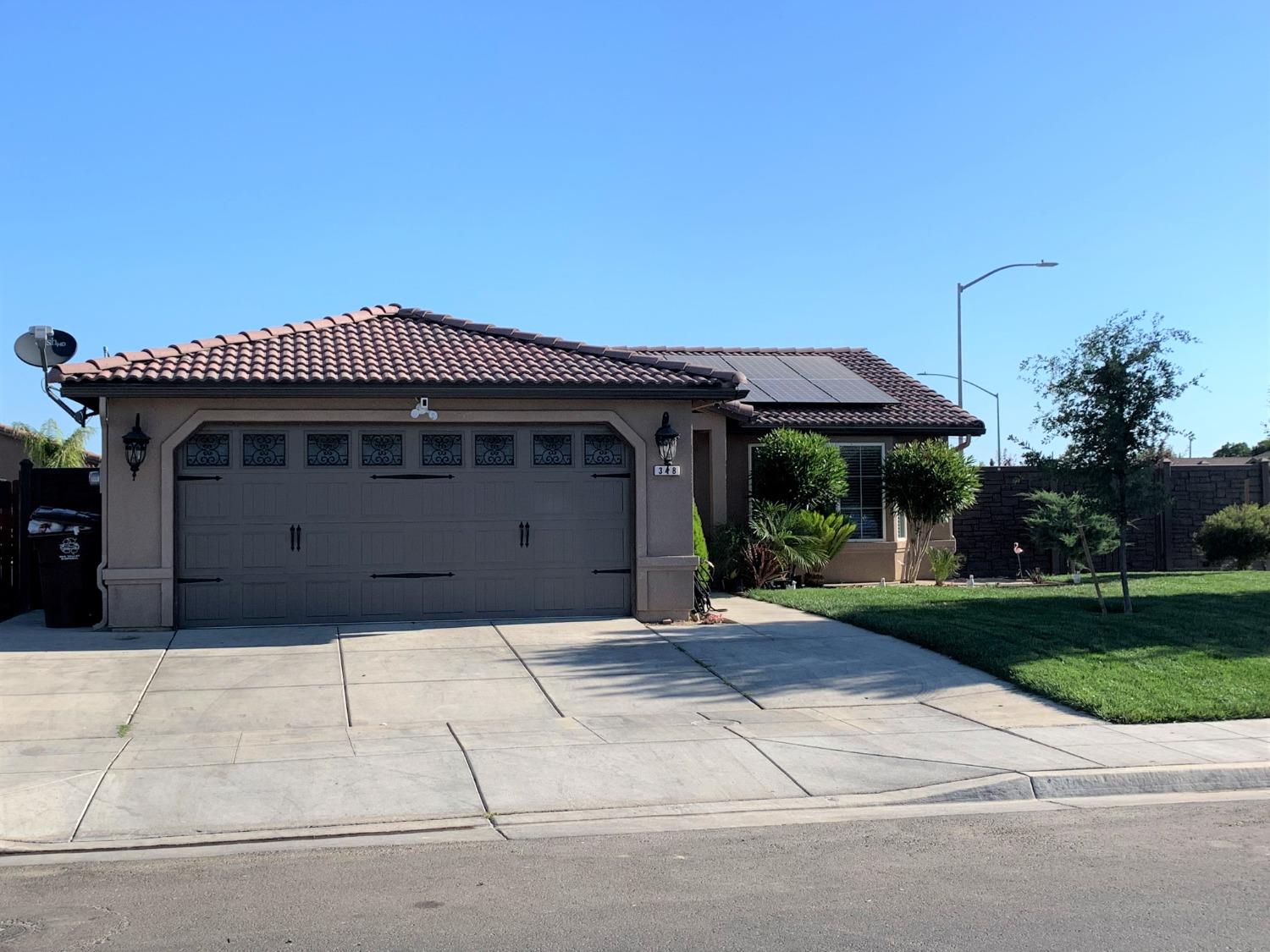 348 Silva Street Mendota, CA 93640 - Photo 2 of 24 a front view of a house with a garden