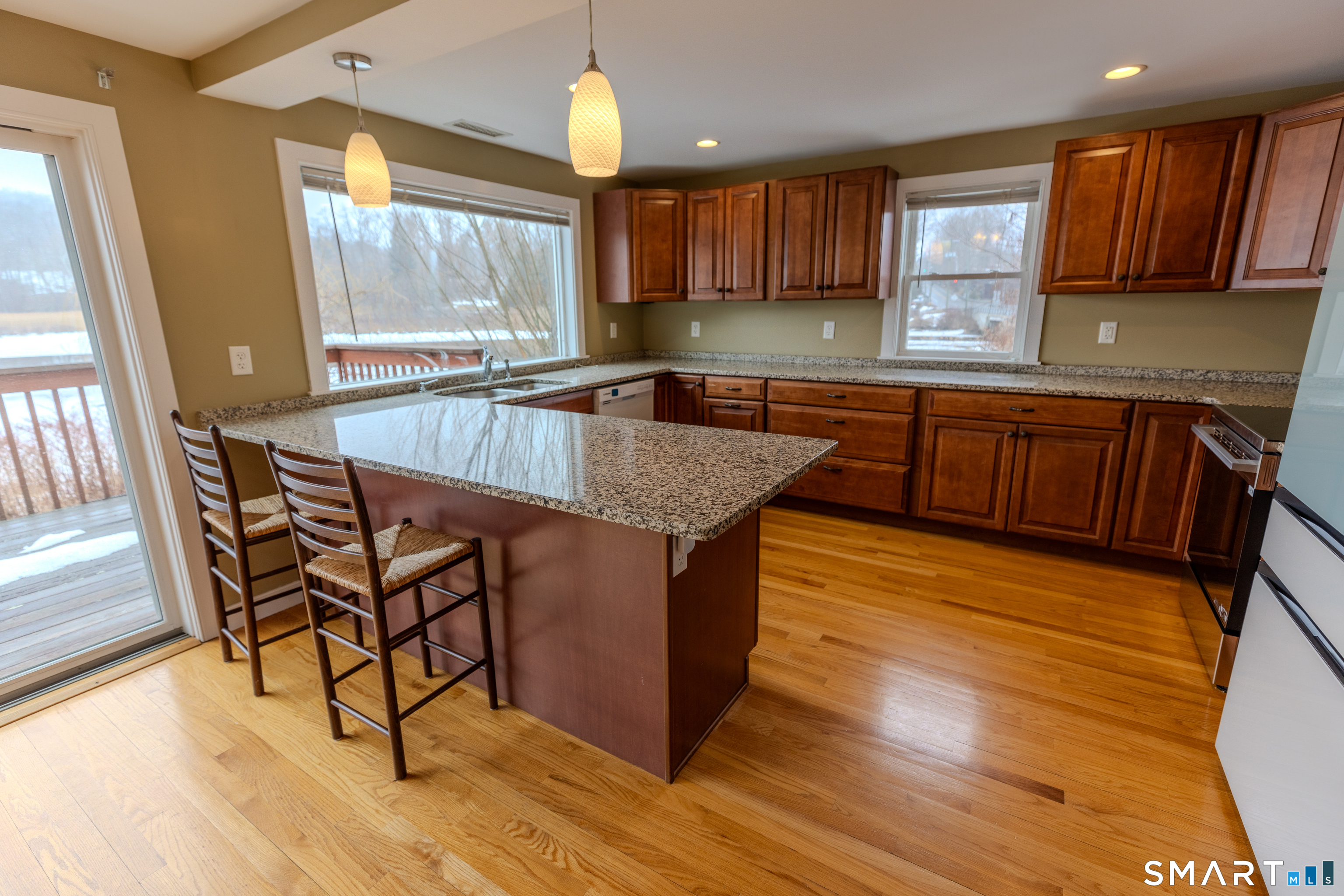 135 Middlesex Avenue Chester, CT 06412 - Photo 4 of 34