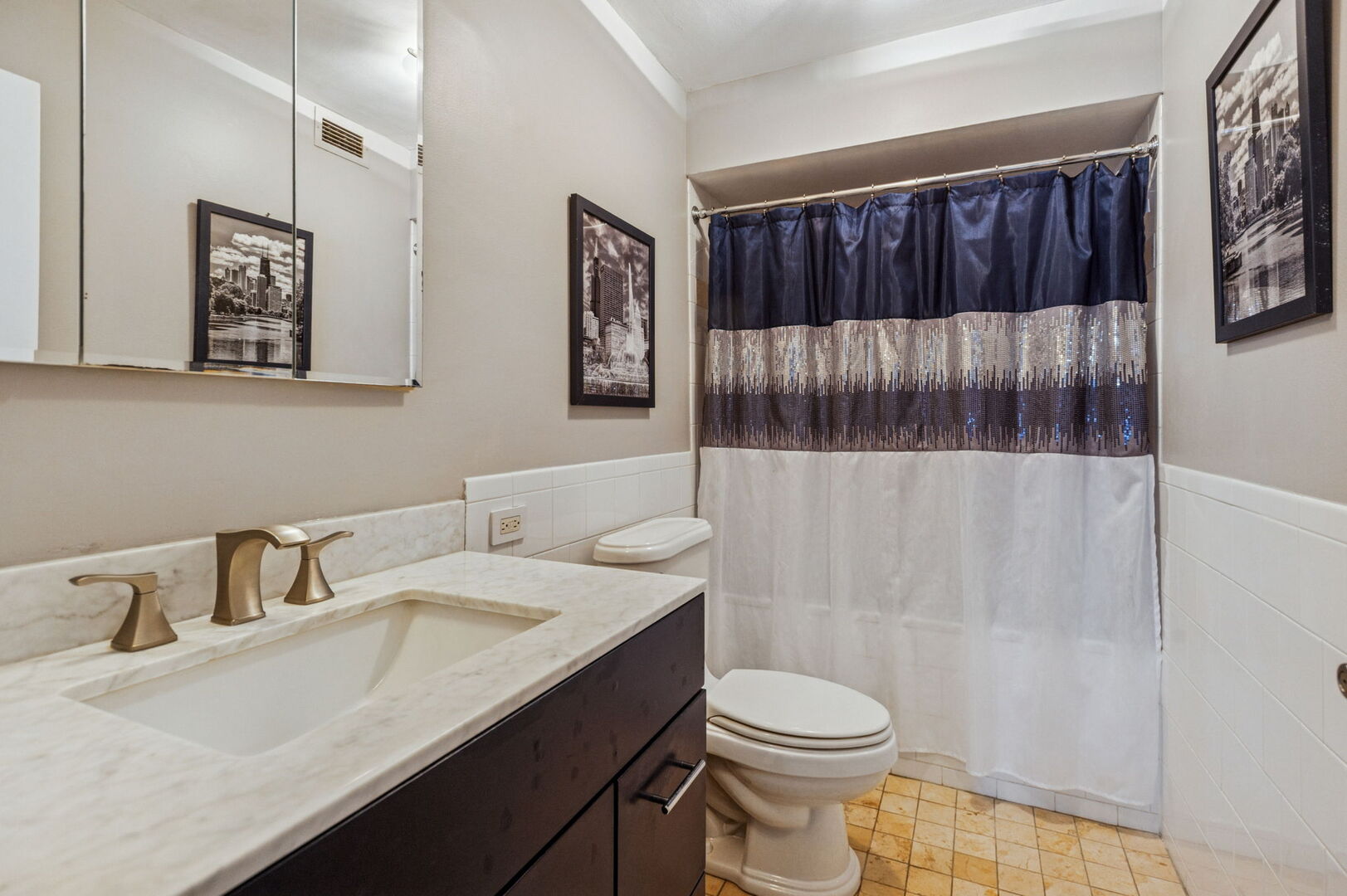 400 East Randolph Street, Unit 930 Chicago, IL 60601 - Photo 12 of 34 a bathroom with a sink a toilet and shower