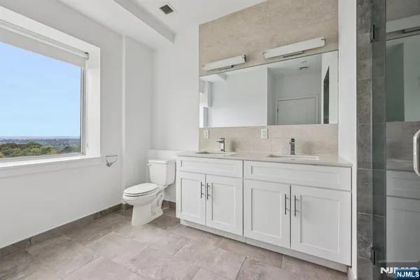 $3,500 | 2 Executive Drive, Unit 821, Fort Lee, NJ 07024