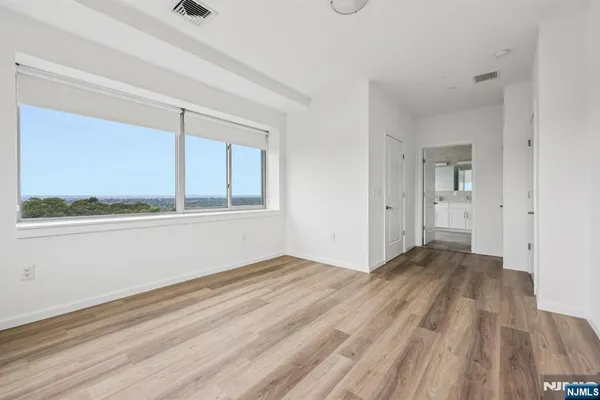 $3,500 | 2 Executive Drive, Unit 821, Fort Lee, NJ 07024