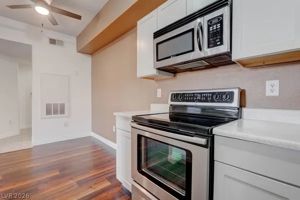 $1,400 | 231 West Horizon Ridge Parkway, Unit 917, Henderson, NV 89012