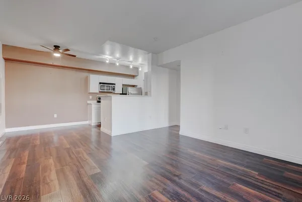 $1,400 | 231 West Horizon Ridge Parkway, Unit 917, Henderson, NV 89012