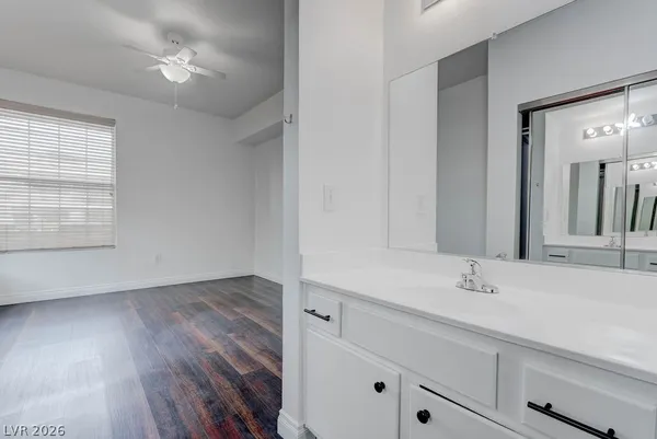 $1,400 | 231 West Horizon Ridge Parkway, Unit 917, Henderson, NV 89012