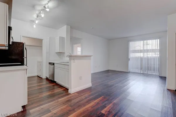 $1,400 | 231 West Horizon Ridge Parkway, Unit 917, Henderson, NV 89012