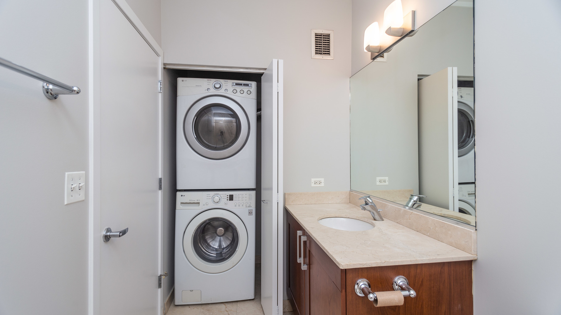 744 North Clark Street, Unit 505 Chicago, IL 60654 - Photo 17 of 18