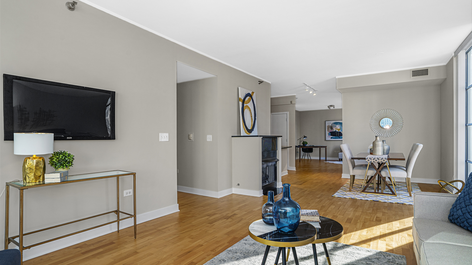 744 North Clark Street, Unit 505 Chicago, IL 60654 - Photo 5 of 18