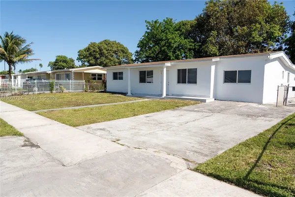 $3,800 | 4000 Northwest 195th Street, Miami Gardens, FL 33055
