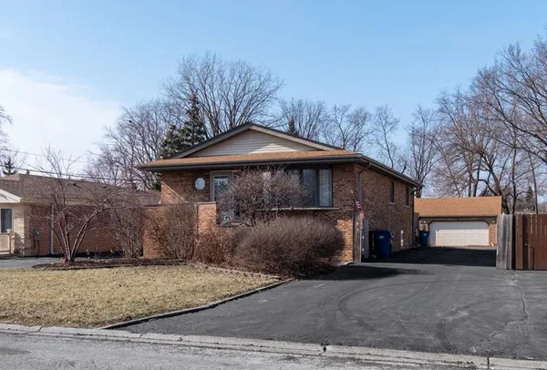 $374,500 | 14144 Kilpatrick Avenue, Crestwood, IL 60418