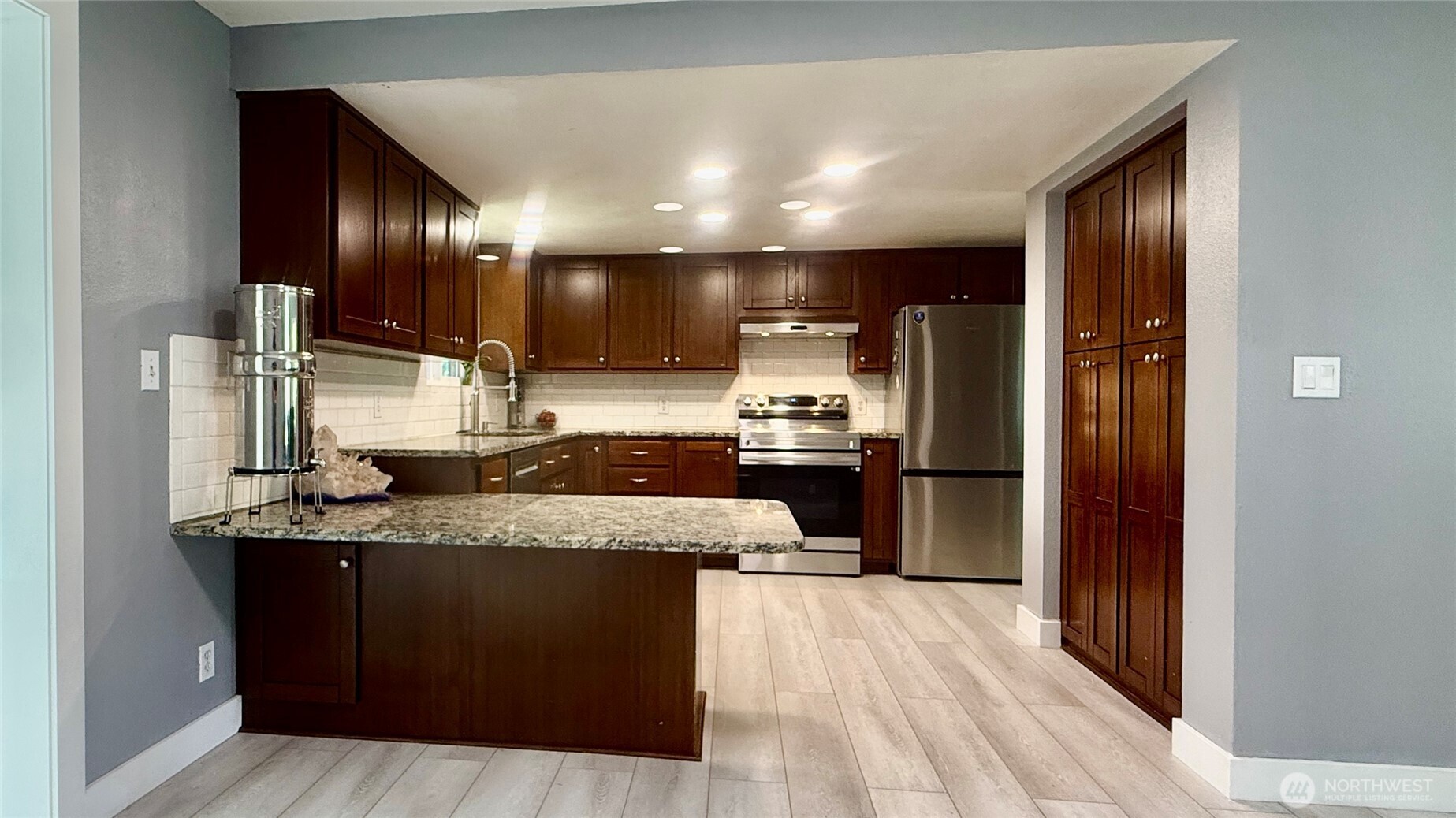 22045 Peter Grubb Road Southeast Renton, WA 98058 - Photo 7 of 39