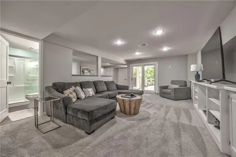 $330,000 | 10781 Oakmont Street, Overland Park, KS 66210
