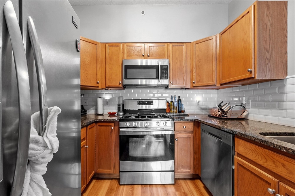 21 Hampshire Road, Unit 408 Methuen, MA 01844 - Photo 11 of 16