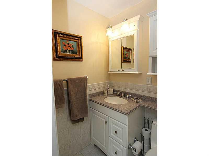 912 Valleyview Road Mt. Lebanon, PA 15243 - Photo 18 of 25 Full Bath.