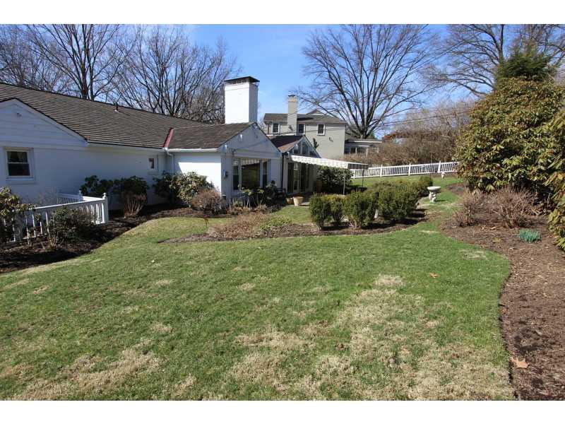 912 Valleyview Road Mt. Lebanon, PA 15243 - Photo 24 of 25 Exterior Back.