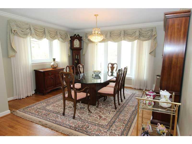 912 Valleyview Road Mt. Lebanon, PA 15243 - Photo 5 of 25 Dining Room.