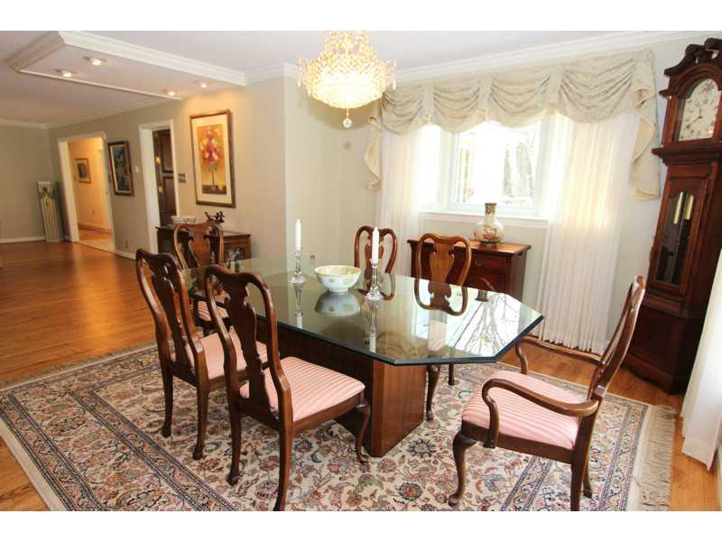 912 Valleyview Road Mt. Lebanon, PA 15243 - Photo 6 of 25 Dining Room.