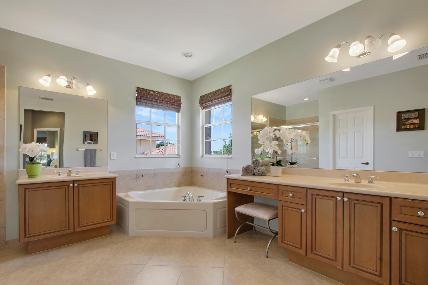 107 Via Azurra Jupiter, FL 33458 - Photo 14 of 23 107 Via Azurra Jupiter FL-large-015-8-Ma