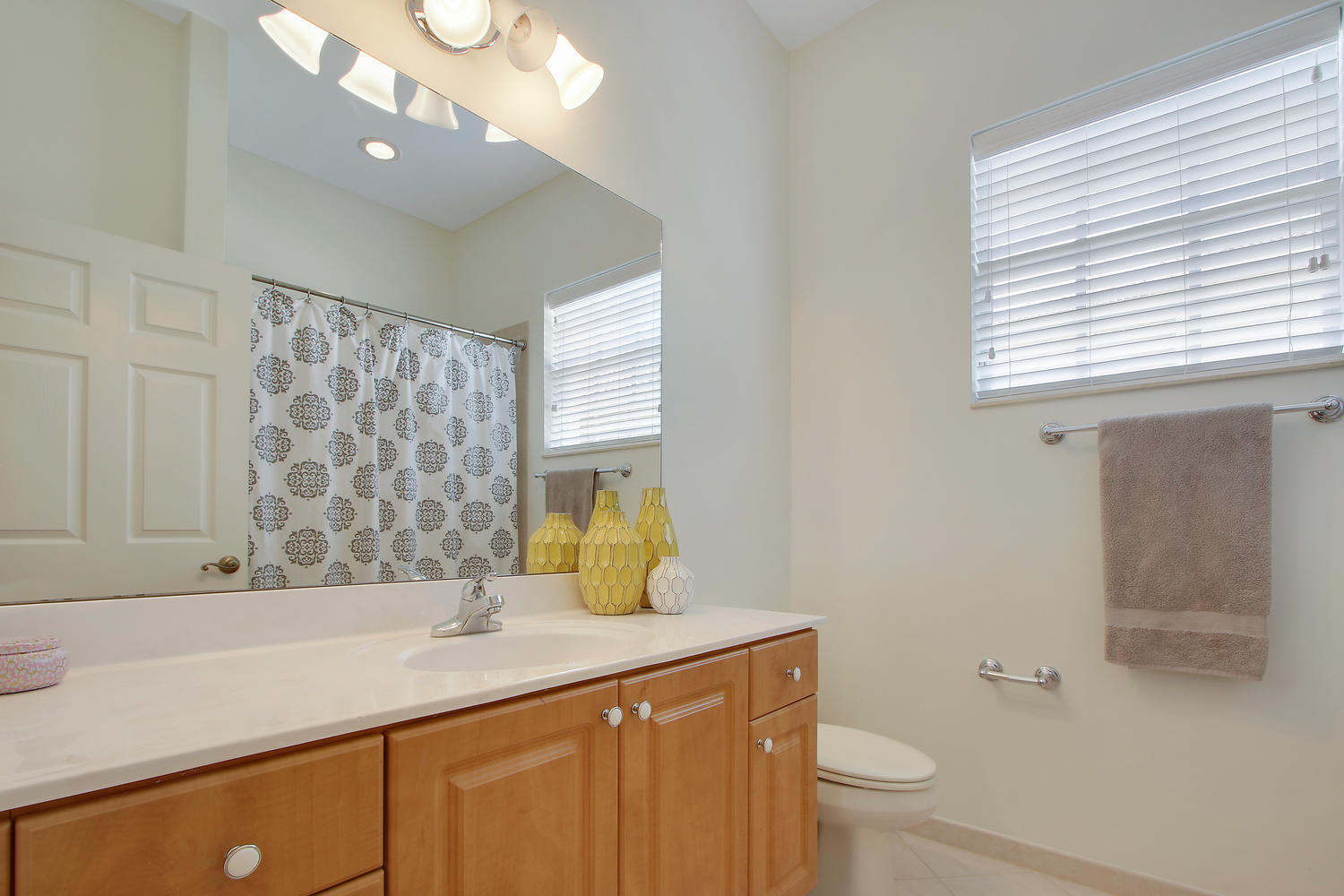 107 Via Azurra Jupiter, FL 33458 - Photo 19 of 23 107 Via Azurra Jupiter FL-large-020-15-B