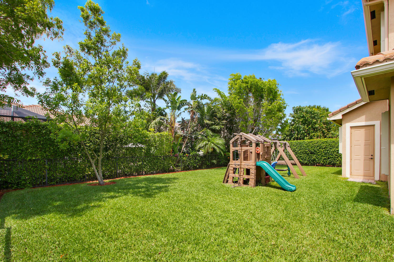 107 Via Azurra Jupiter, FL 33458 - Photo 22 of 23 107 Via Azurra Jupiter FL-large-023-23-B