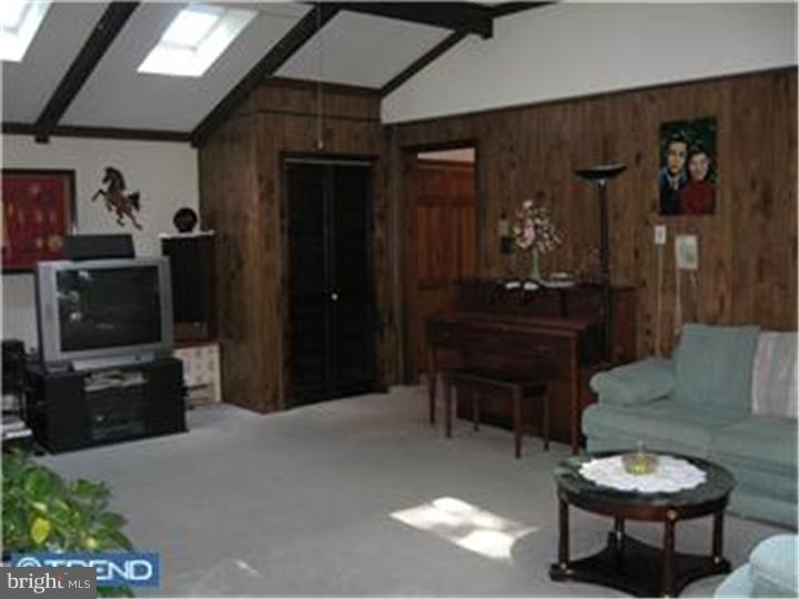 1050 Orchid Road Warminster, PA 18974 - Photo 6 of 12 Gallery Image 6
