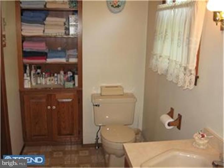 1050 Orchid Road Warminster, PA 18974 - Photo 9 of 12 Gallery Image 9
