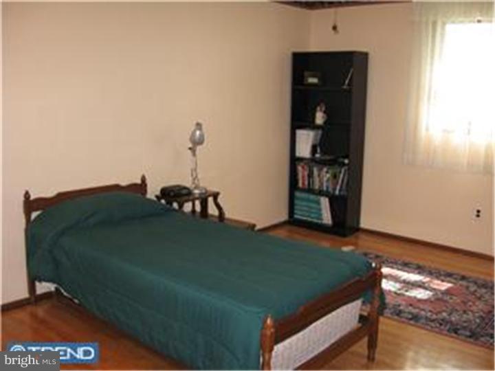 1050 Orchid Road Warminster, PA 18974 - Photo 10 of 12 Gallery Image 10