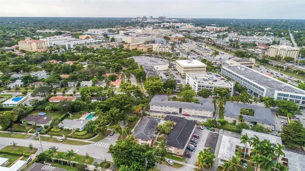 $2,000 | 1250 South Alhambra Circle, Unit 12A, Coral Gables, FL 33146