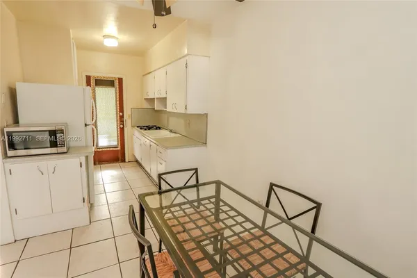 $2,000 | 1250 South Alhambra Circle, Unit 12A, Coral Gables, FL 33146