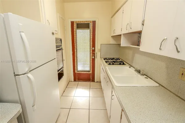 $2,000 | 1250 South Alhambra Circle, Unit 12A, Coral Gables, FL 33146