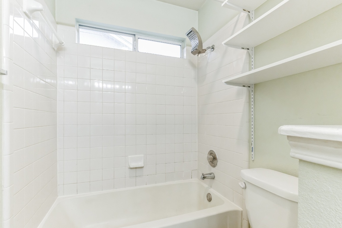 313 Caladium Drive Georgetown, TX 78626 - Photo 20 of 36 a bathroom with a bathtub and a toilet