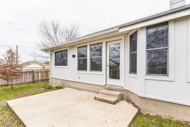 a view of a house with a backyard