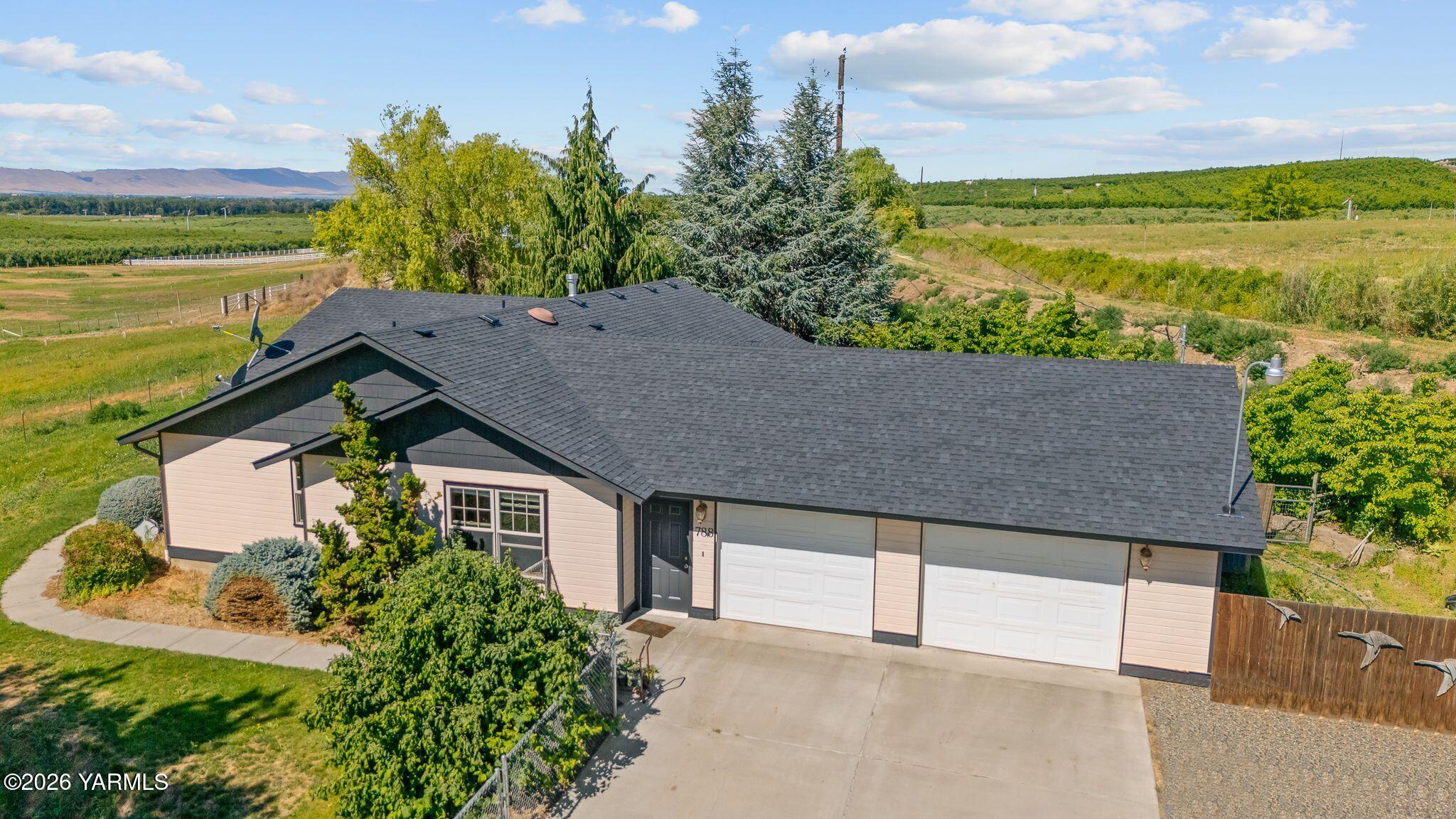 788 Zickler Road Zillah, WA 98953 - Photo 1 of 37 788 Zickler Rd Aerials-1