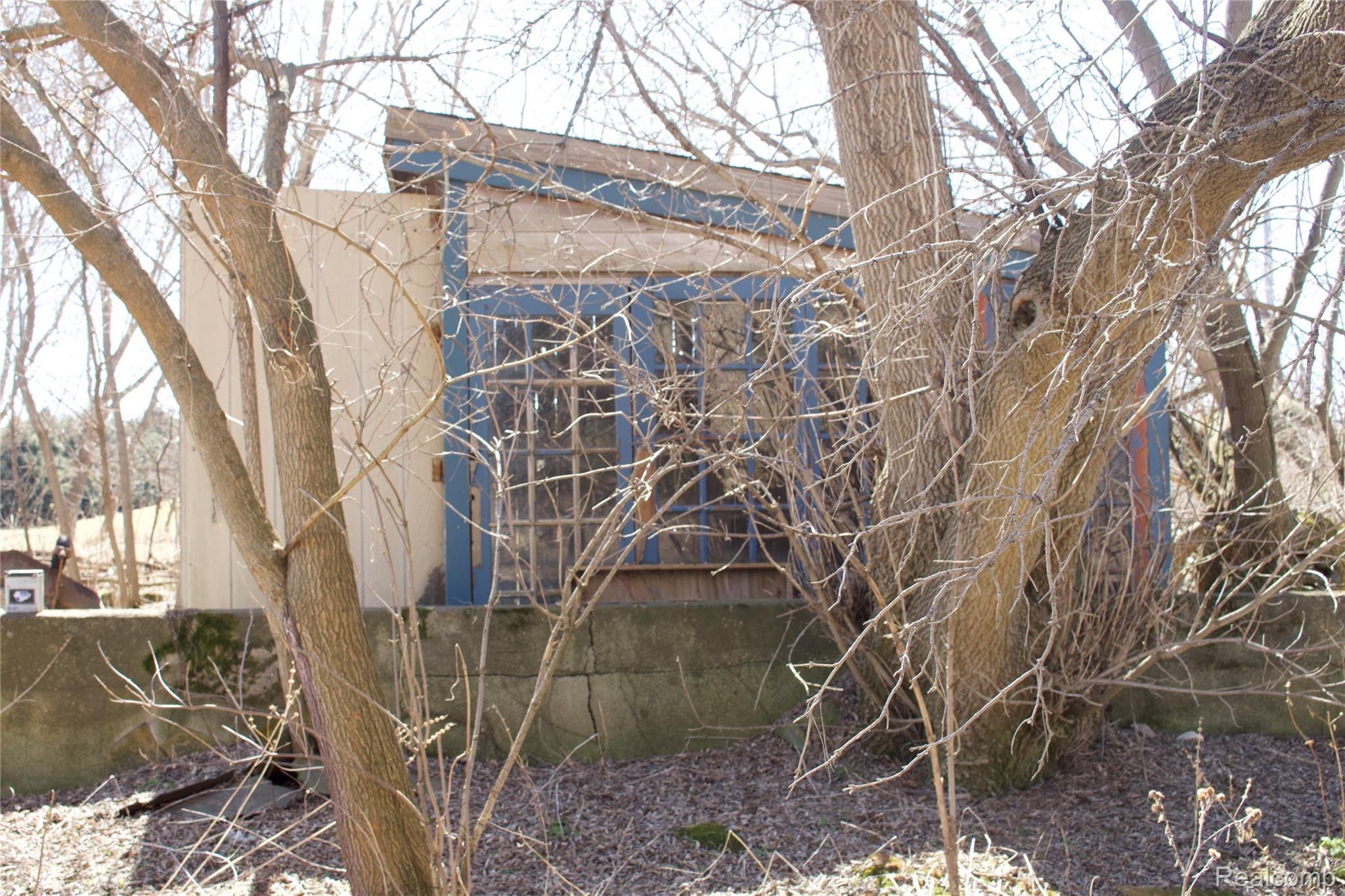 2695 East Jones Road Howell, MI 48855 - Photo 5 of 25 Shed.jpg