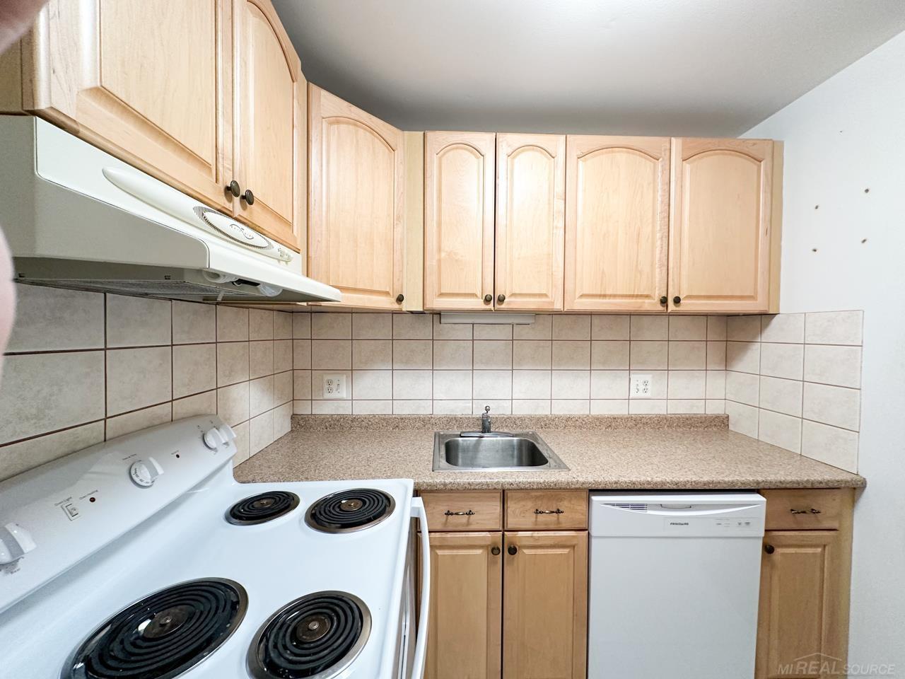 30248 Southfield Road, Unit 176 Southfield, MI 48076 - Photo 10 of 26